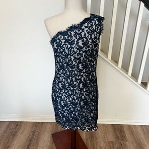 Tadashi Shoji one shoulder lace overlay dress size 12 great condition